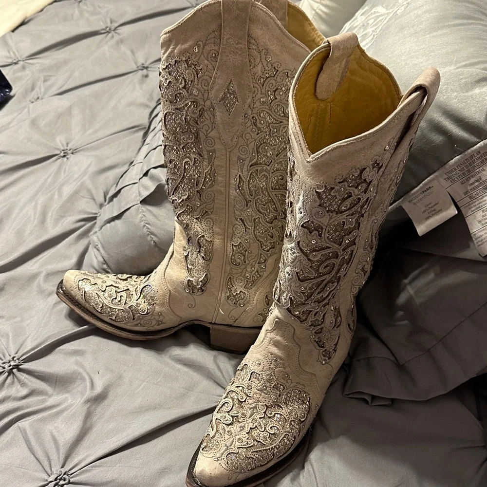 Corral Intricate Embroidered Tan Boots - Picture 1 of 5